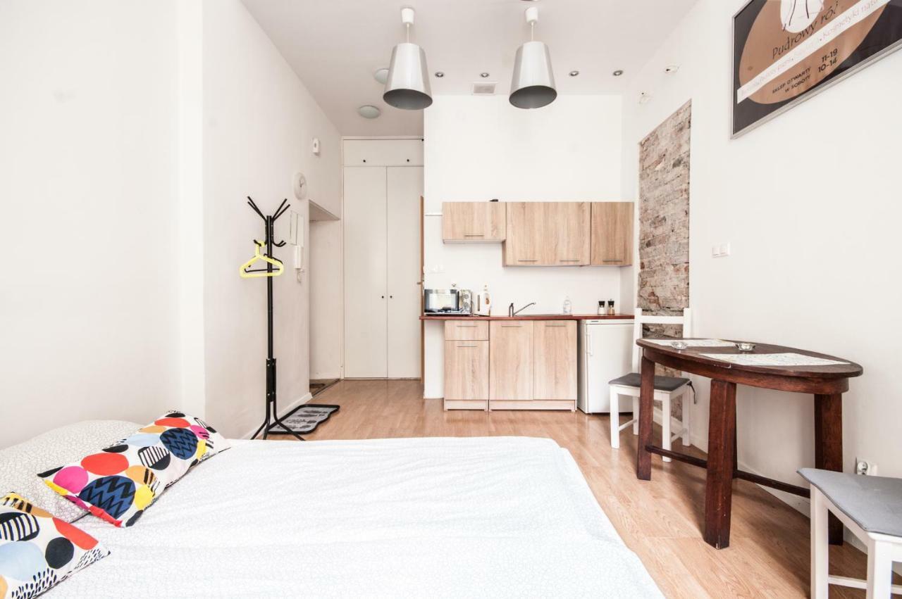 Apartment In The Center Of Варшава Екстериор снимка